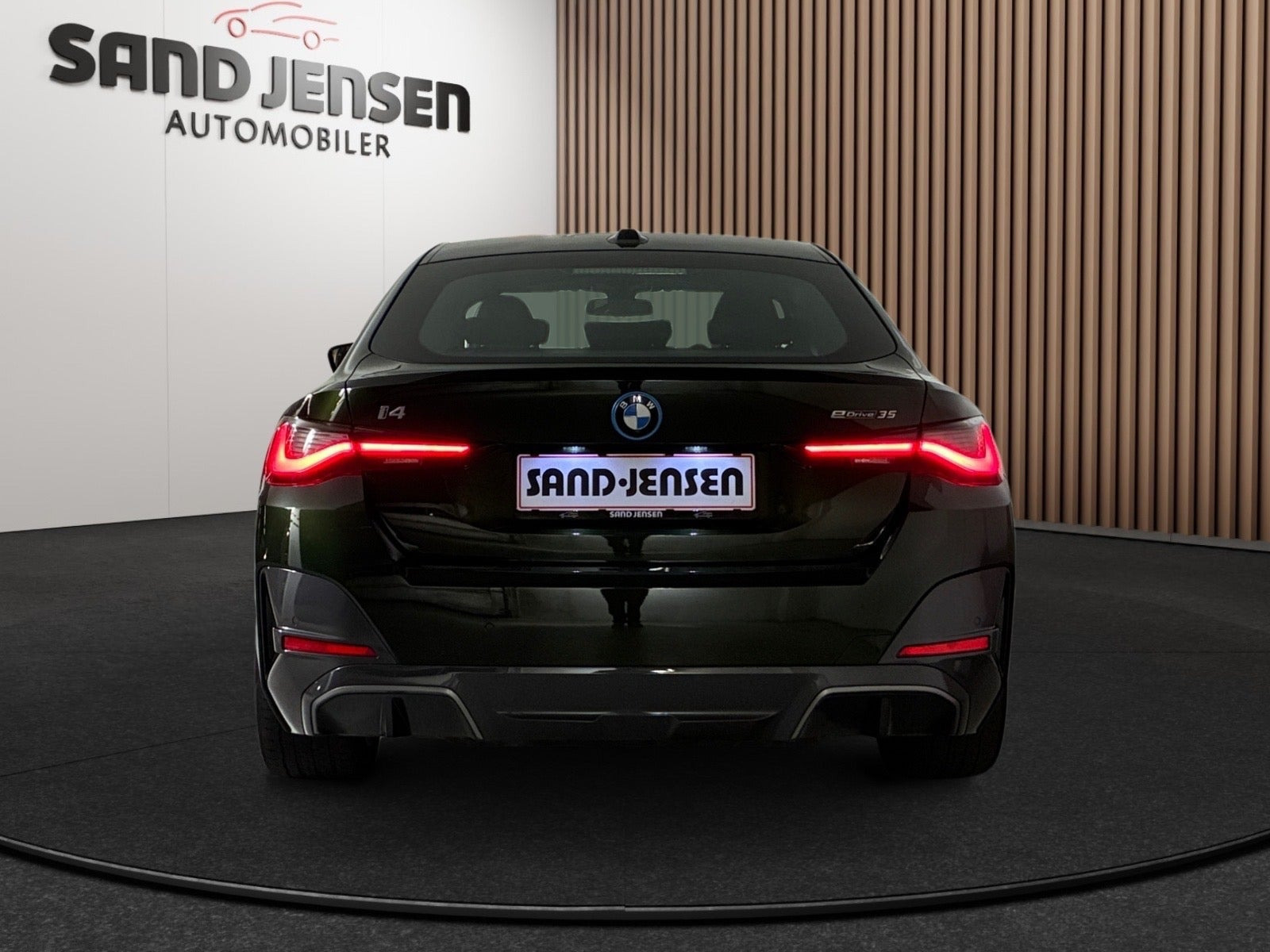 Grøn BMW i4 fra 2024