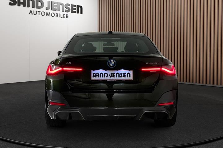 Grøn BMW i4 fra 2024