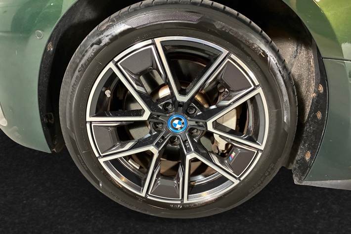 Grøn BMW i4 fra 2024