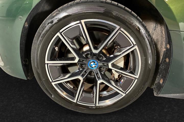 Grøn BMW i4 fra 2024