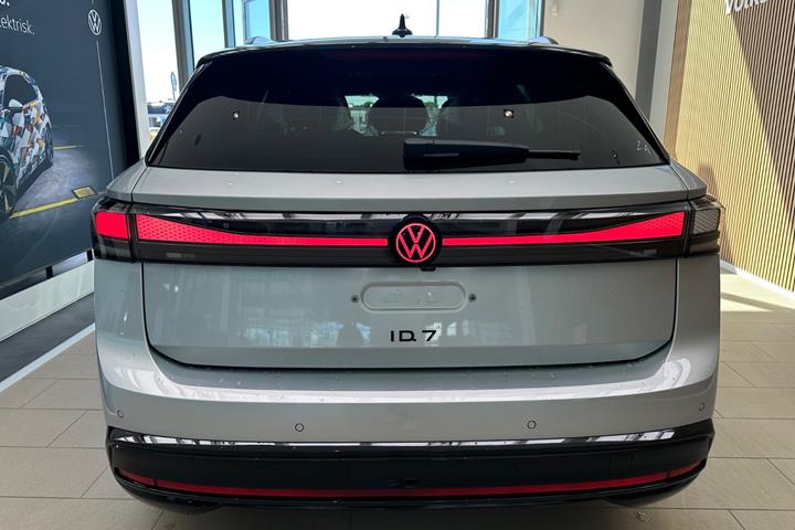 Sølv VW ID.7 fra 2026