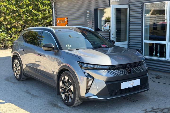 Grå Renault Scenic E-Tech fra 2024 set udefra