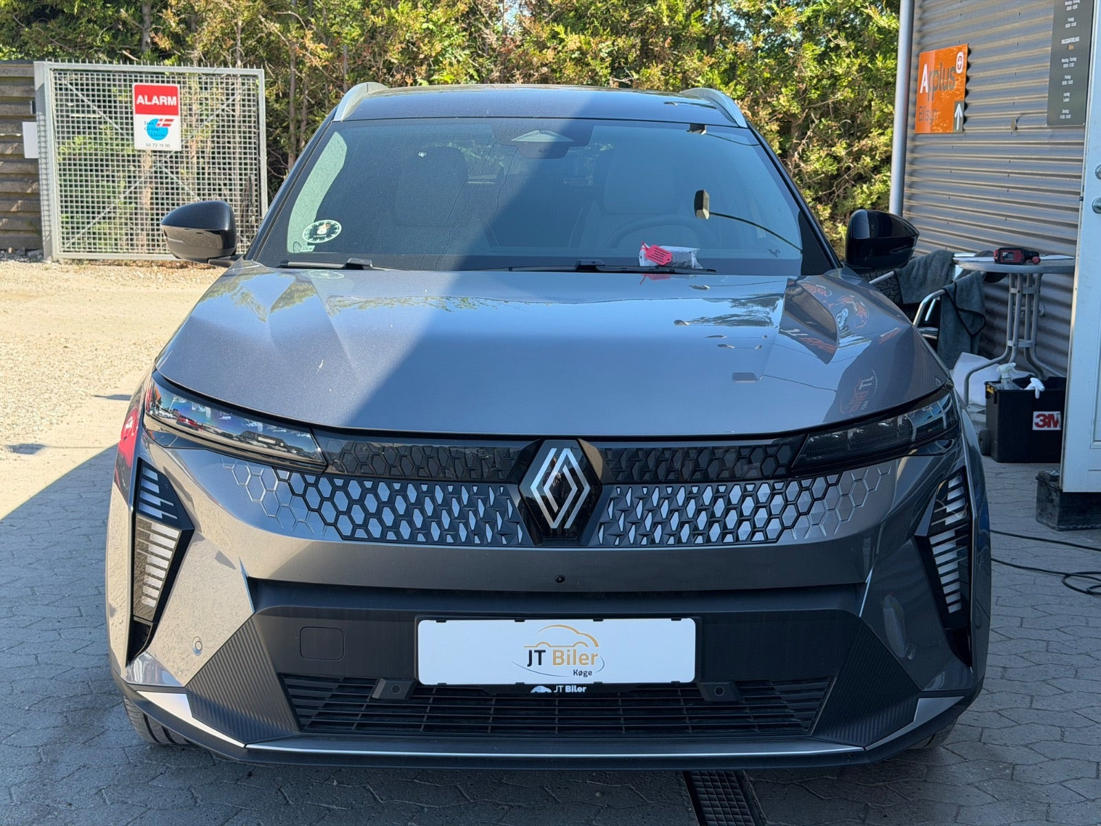 Grå Renault Scenic E-Tech fra 2024