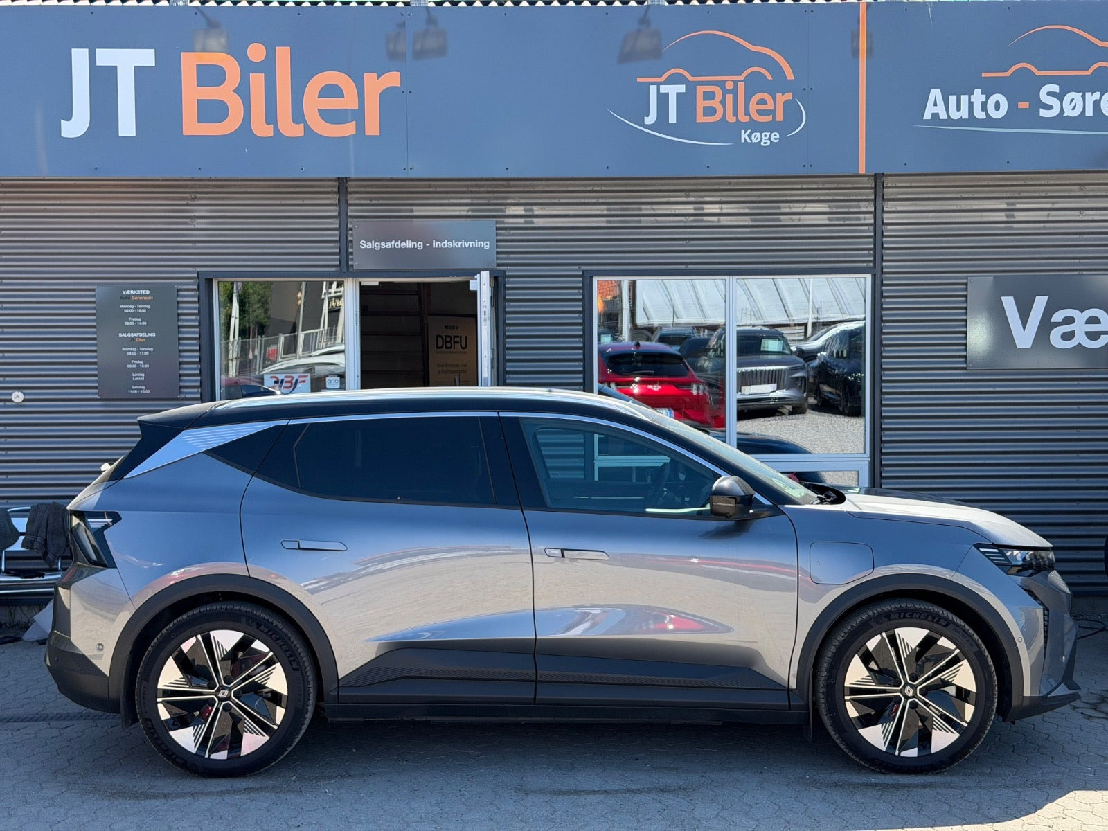 Grå Renault Scenic E-Tech fra 2024