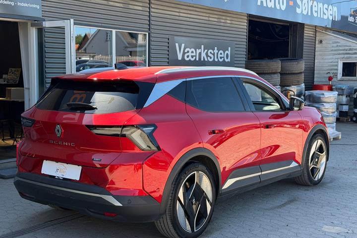 Rød Renault Scenic E-Tech fra 2024