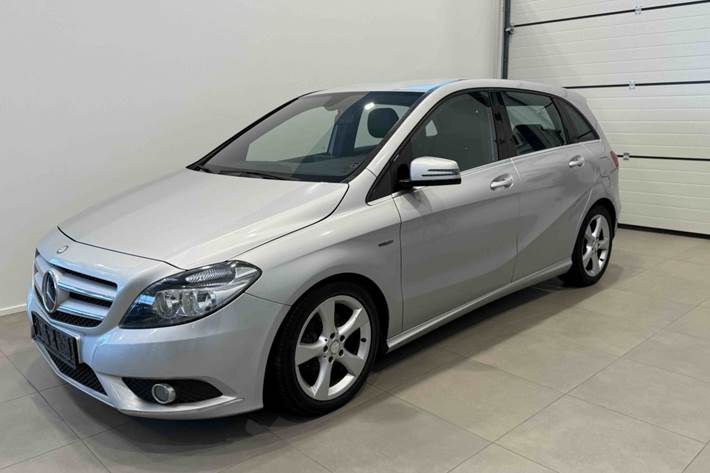 Sort Mercedes B180 fra 2012