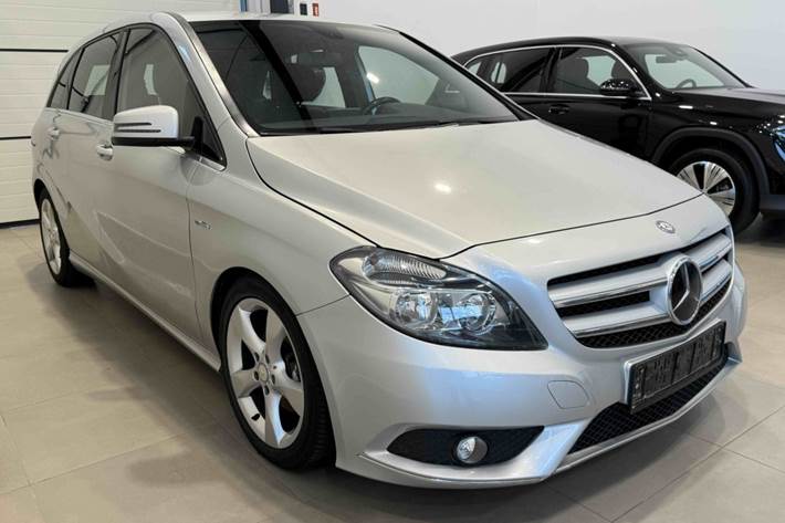 Sort Mercedes B180 fra 2012