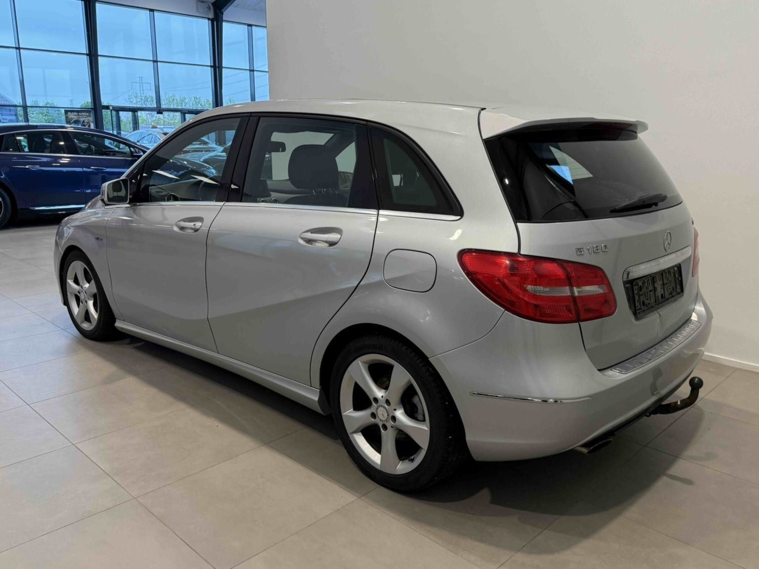 Sort Mercedes B180 fra 2012