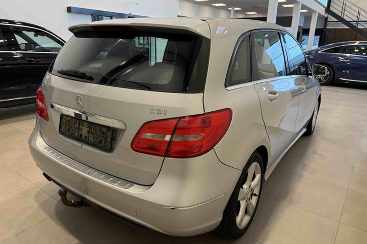Sort Mercedes B180 fra 2012
