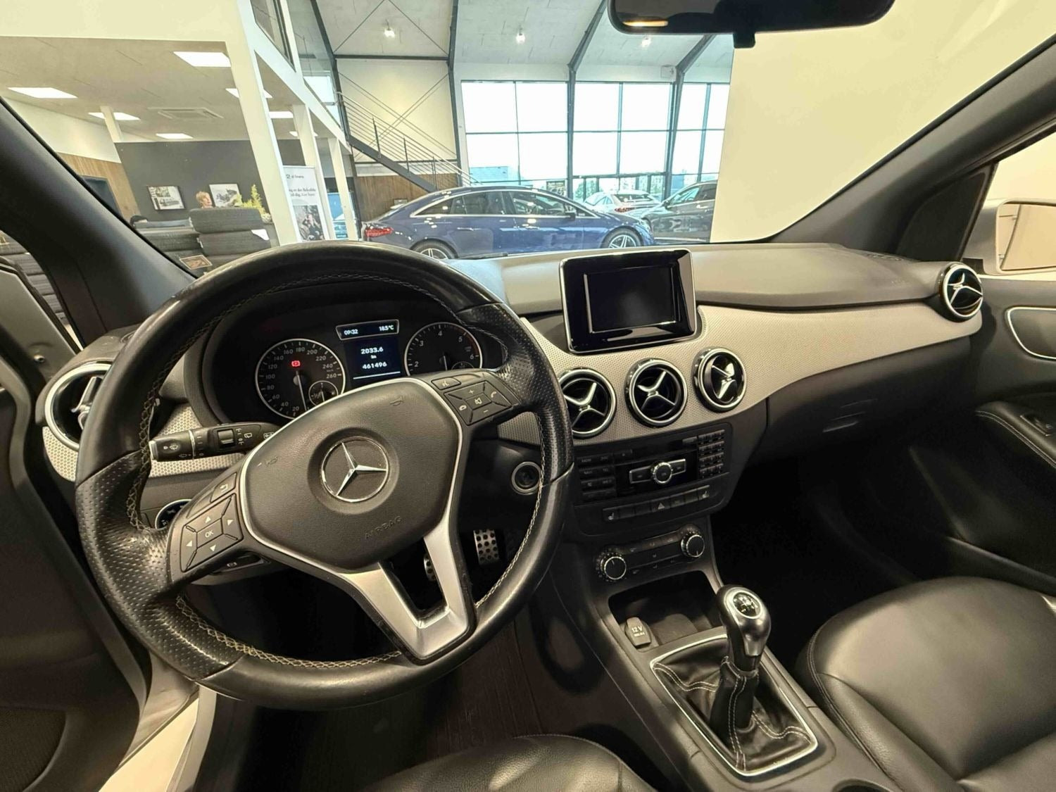 Sort Mercedes B180 fra 2012