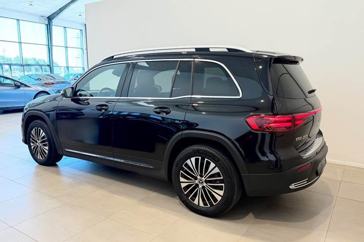 Sort Mercedes EQB250+ fra 2025