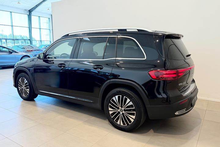 Sort Mercedes EQB250+ fra 2025