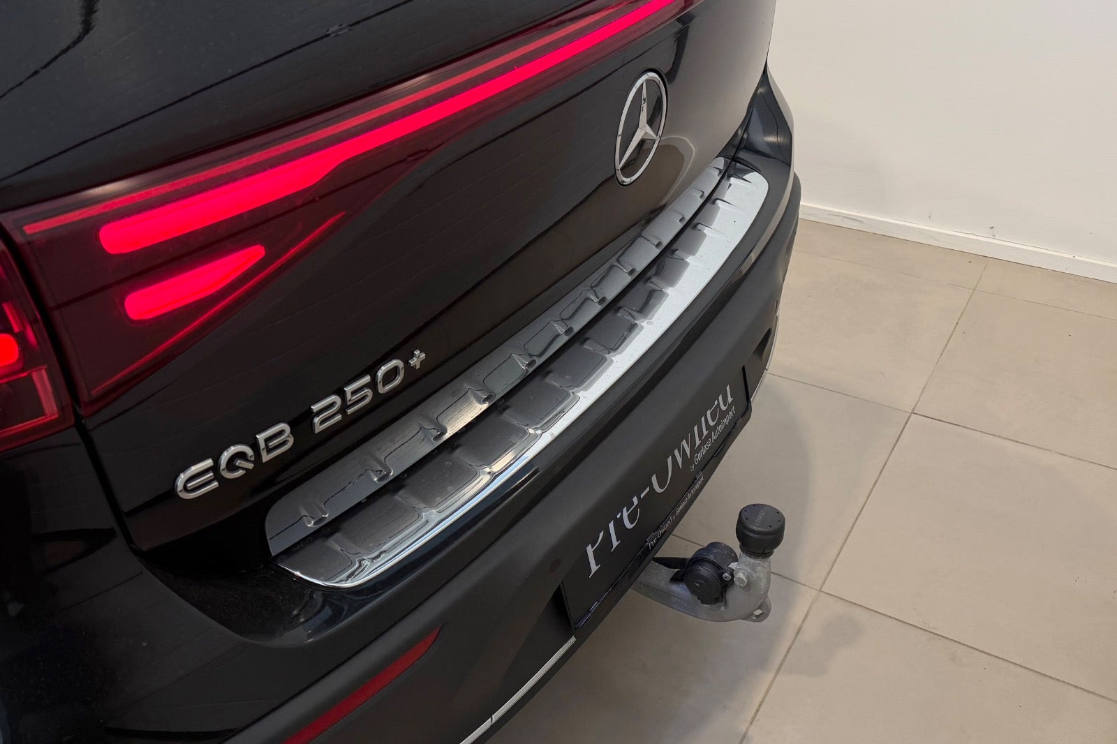 Sort Mercedes EQB250+ fra 2025