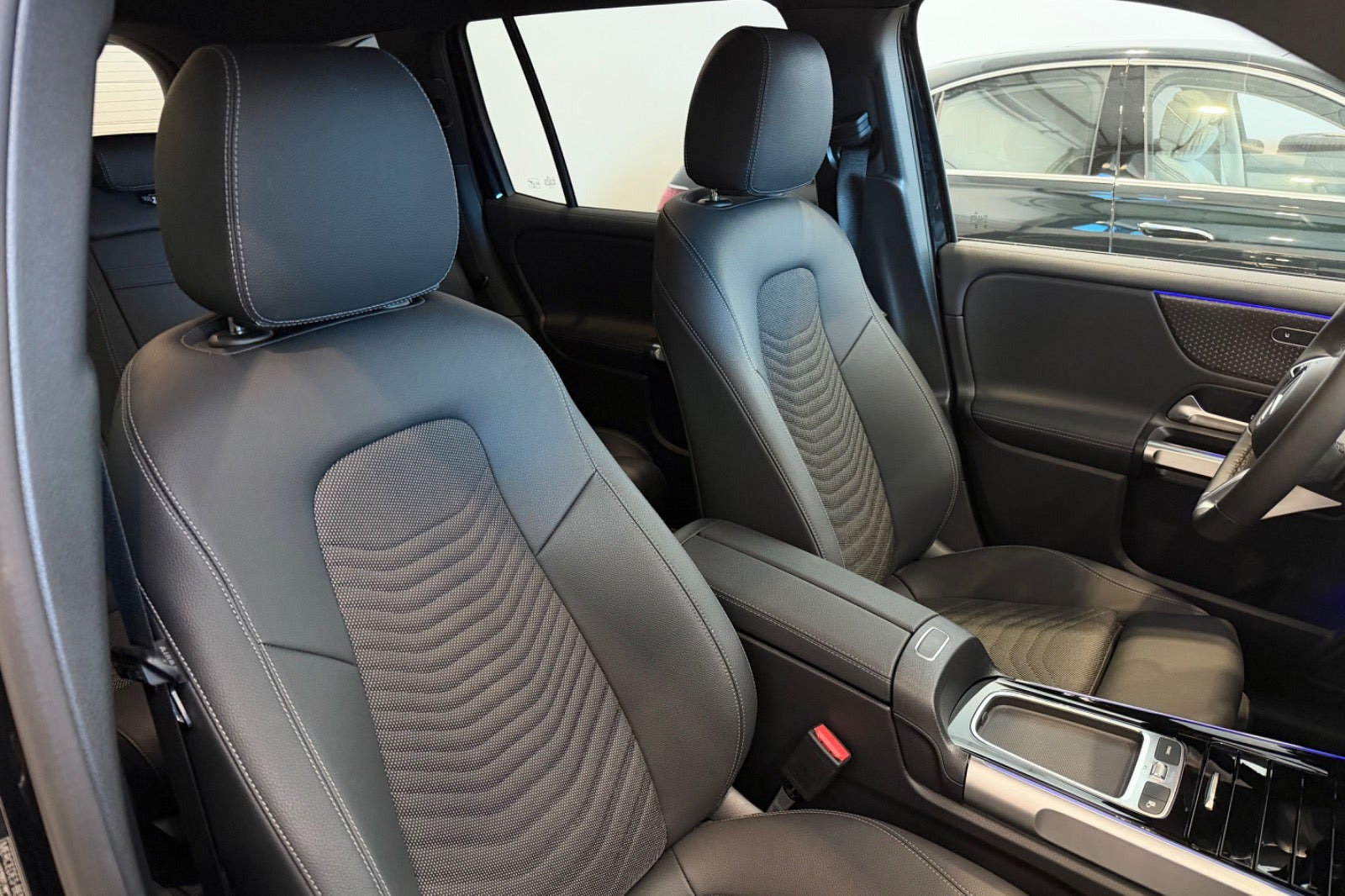 Sort Mercedes EQB250+ fra 2025