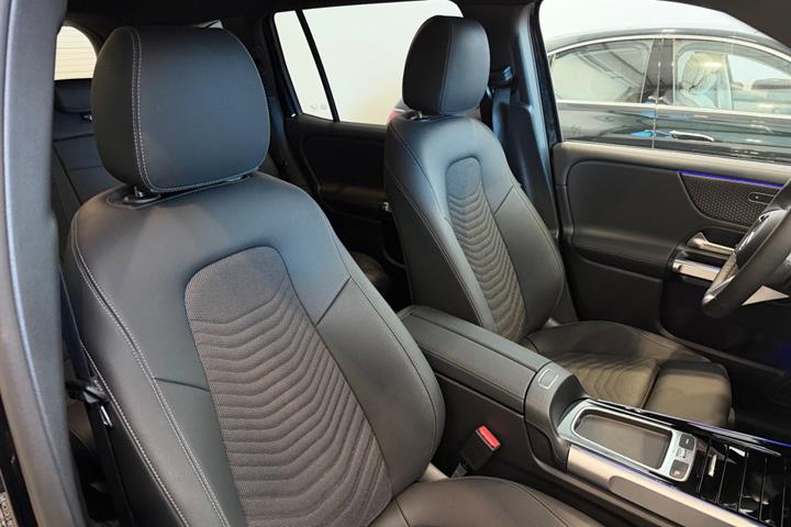 Sort Mercedes EQB250+ fra 2025