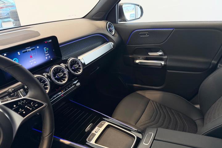 Sort Mercedes EQB250+ fra 2025