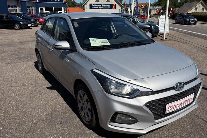 Sølv Hyundai i20 fra 2020
