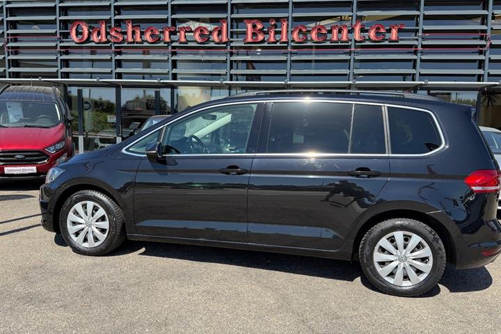 Sort VW Touran fra 2017