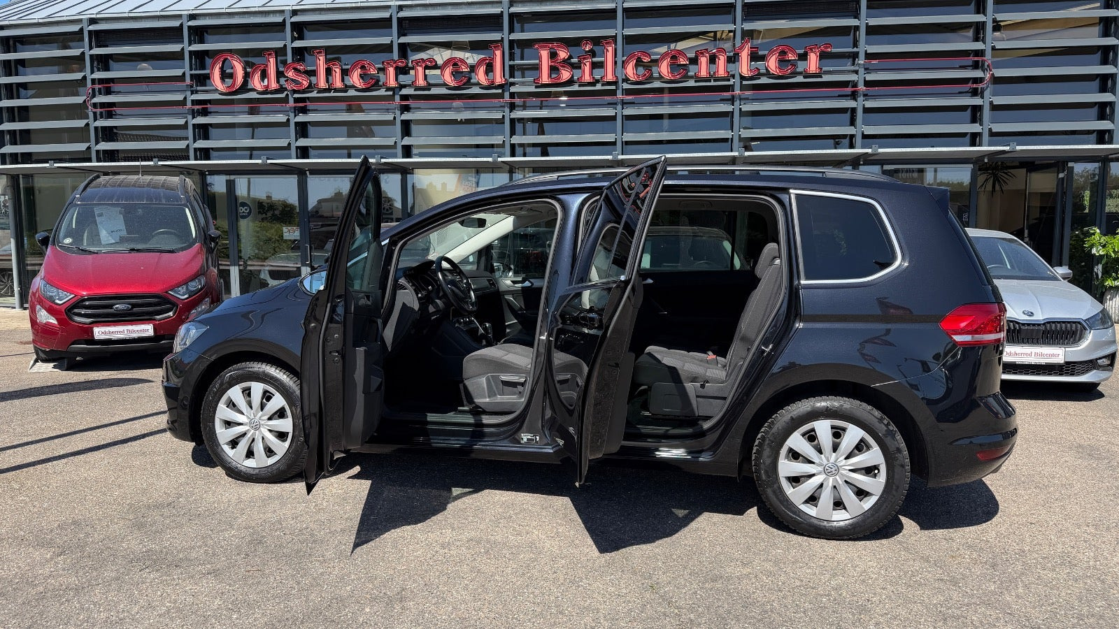 Sort VW Touran fra 2017