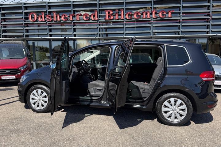Sort VW Touran fra 2017