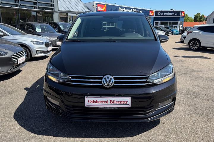 Sort VW Touran fra 2017