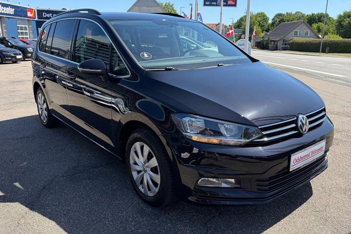 Sort VW Touran fra 2017