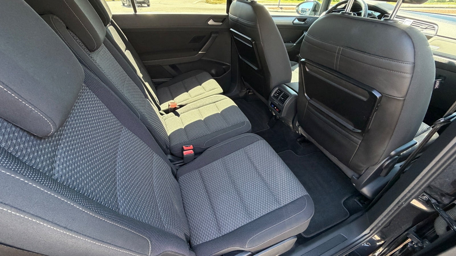 Sort VW Touran fra 2017
