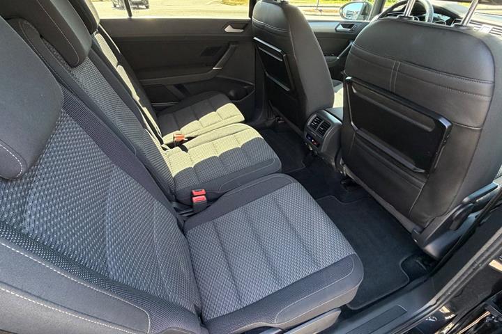 Sort VW Touran fra 2017