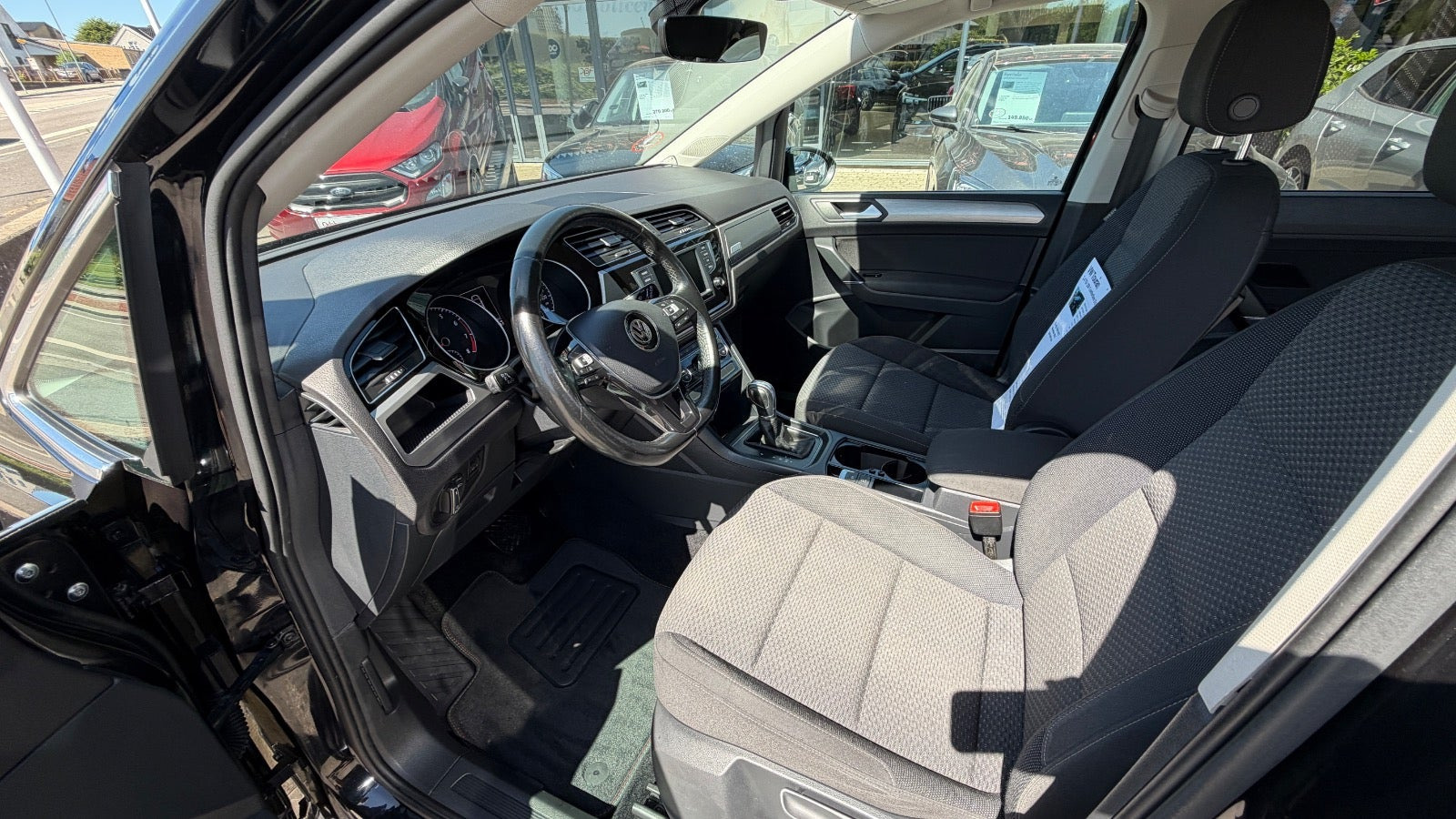 Sort VW Touran fra 2017