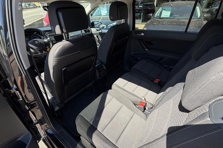 Sort VW Touran fra 2017