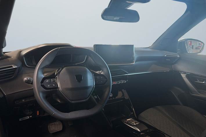 Sølv Peugeot e-2008 fra 2025