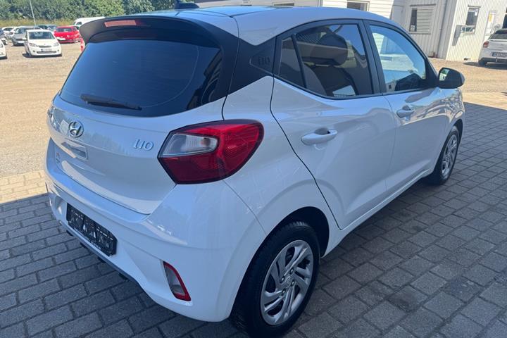 Hvid Hyundai i10 fra 2022