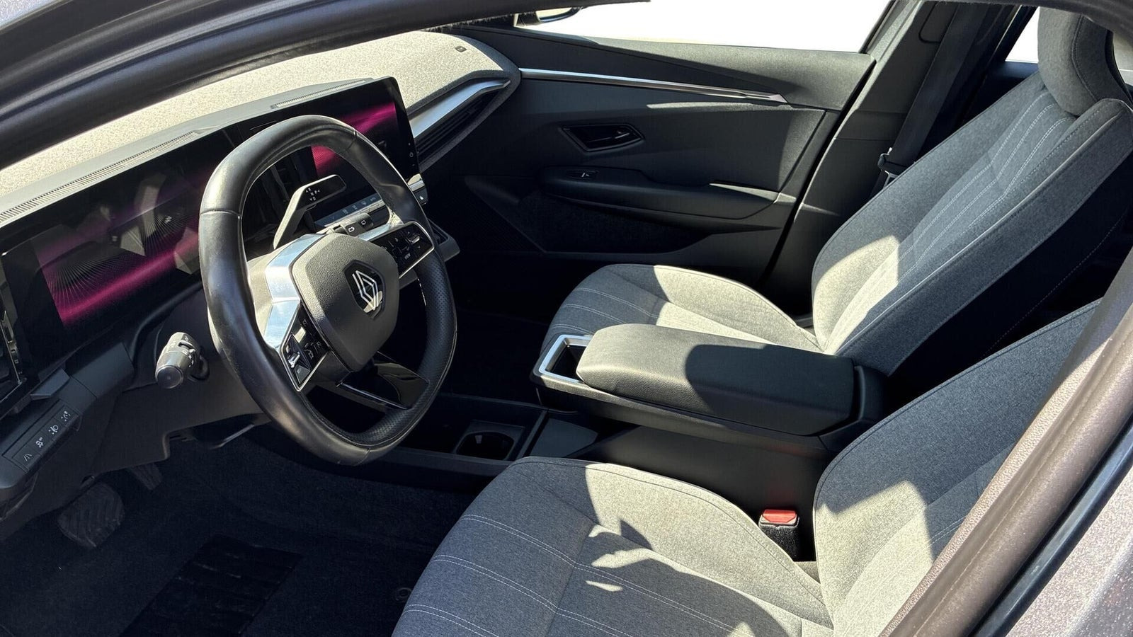 Grå Renault Megane E-Tech fra 2023