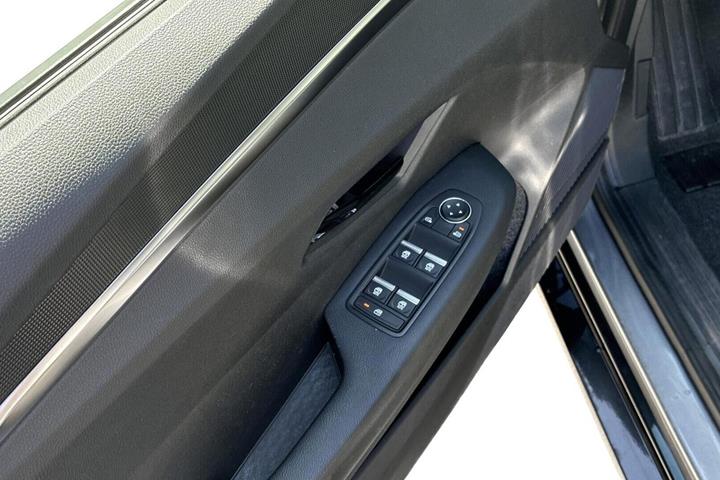 Grå Renault Megane E-Tech fra 2023