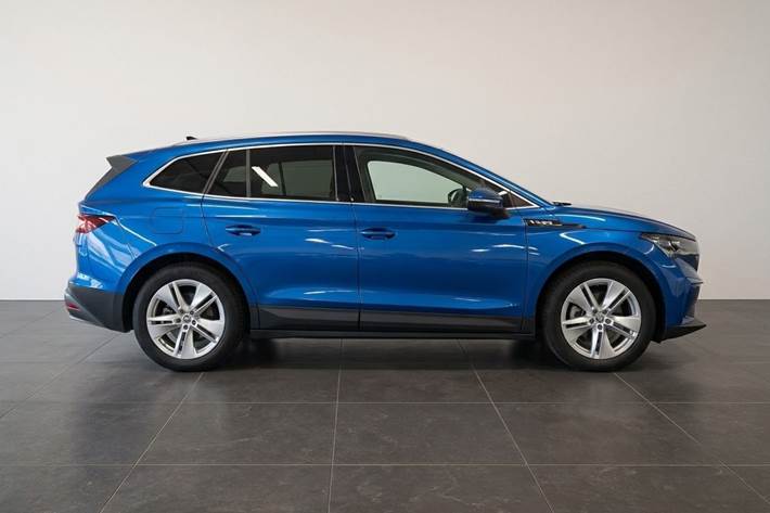 Blå Skoda Enyaq fra 2021