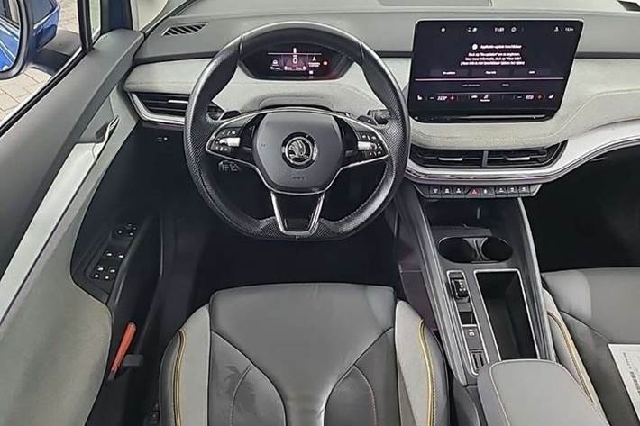 Blå Skoda Enyaq fra 2021