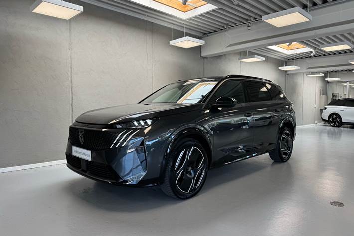 Grå Peugeot e-5008 fra 2025