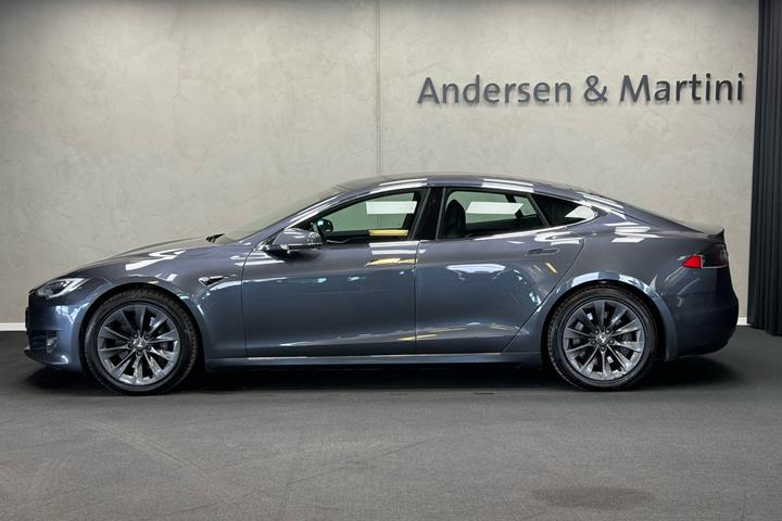 Grå Tesla Model S fra 2019