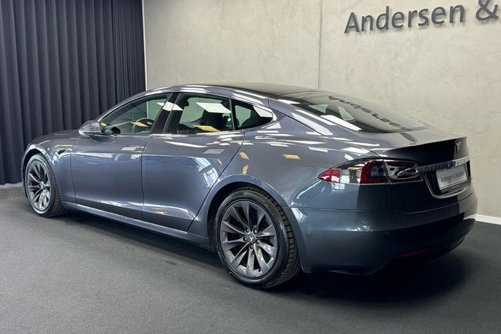 Grå Tesla Model S fra 2019