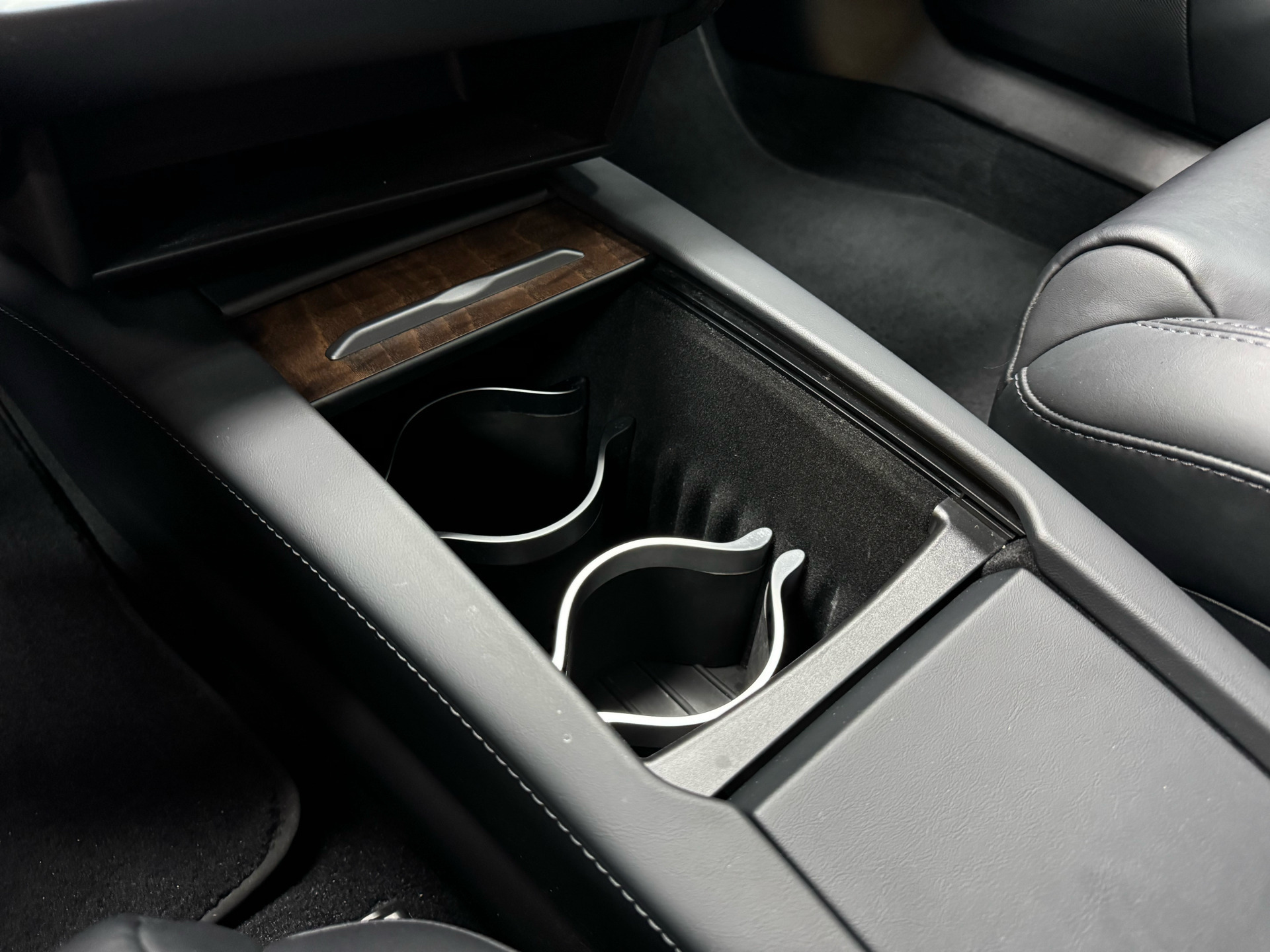Grå Tesla Model S fra 2019