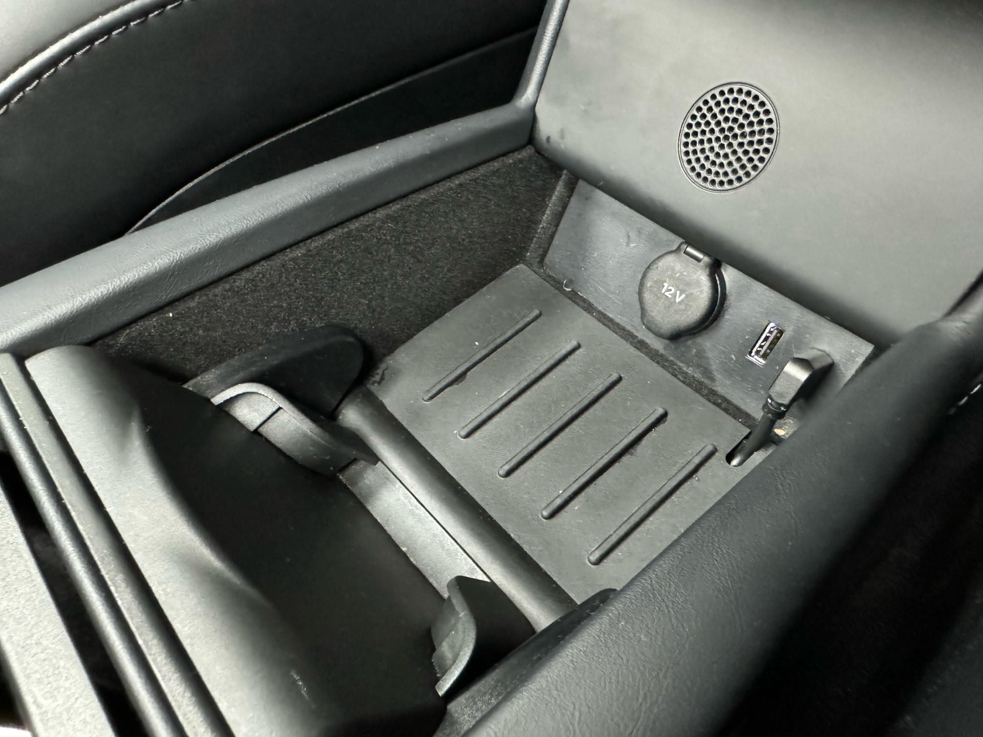 Grå Tesla Model S fra 2019