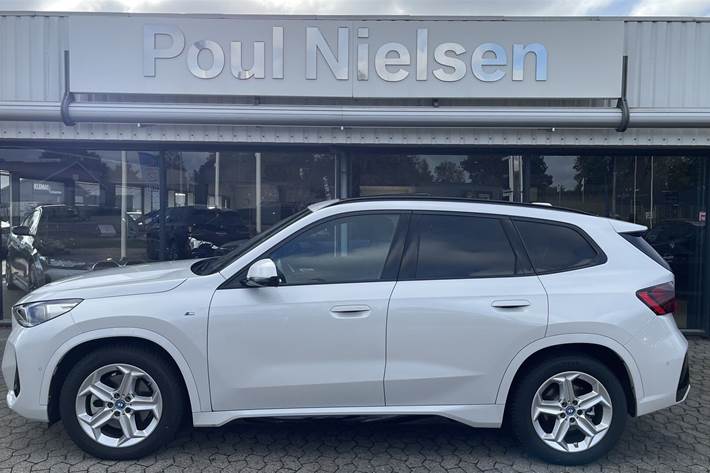 Hvid BMW iX1 fra 2024