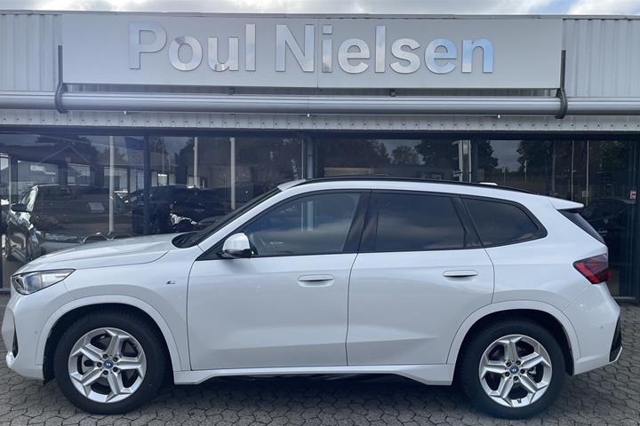 Hvid BMW iX1 fra 2024