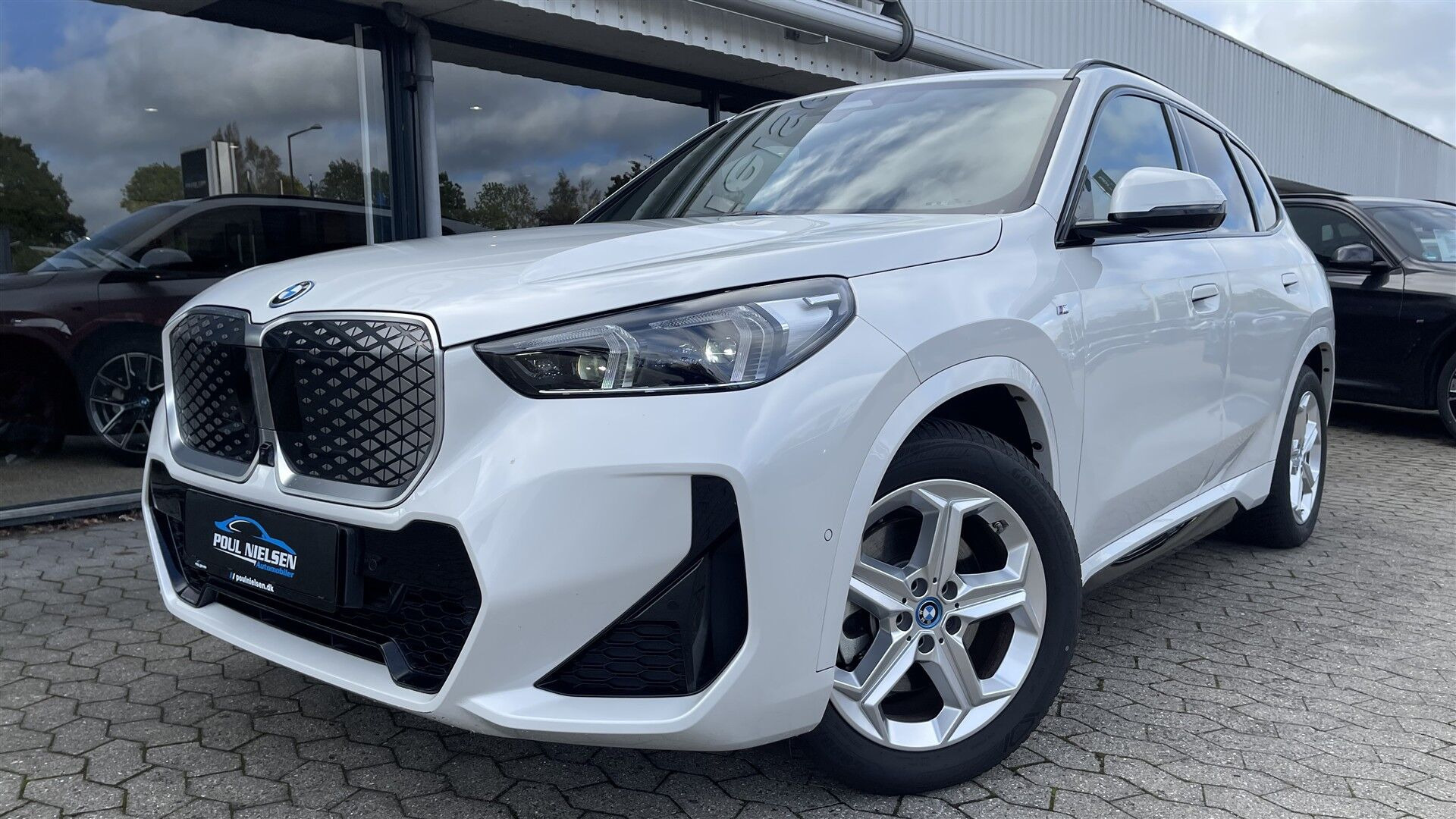 Hvid BMW iX1 fra 2024