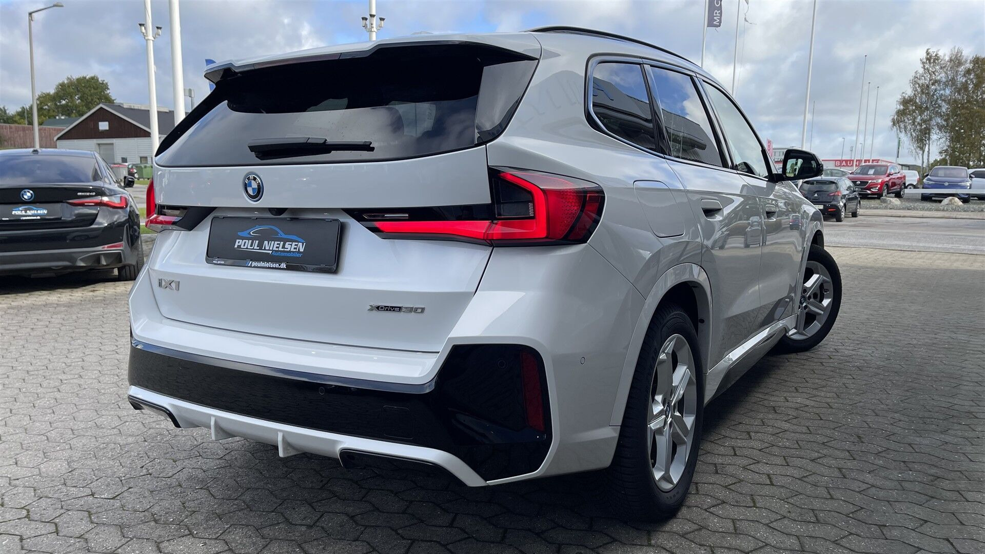 Hvid BMW iX1 fra 2024
