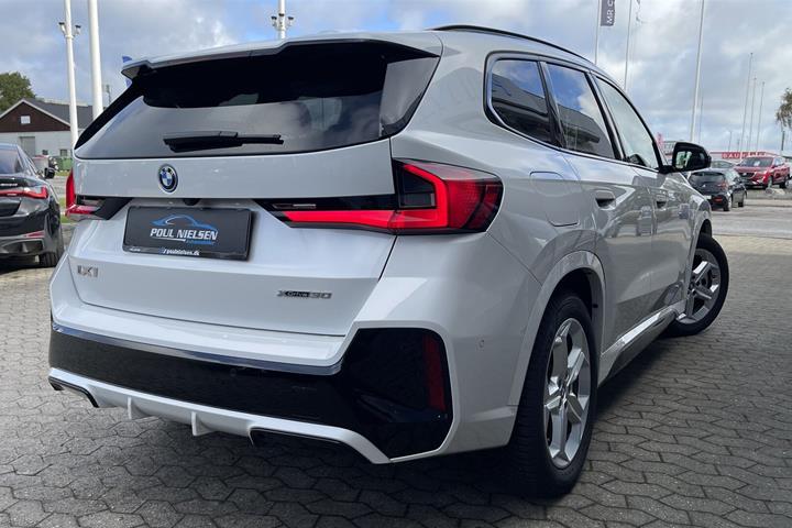 Hvid BMW iX1 fra 2024