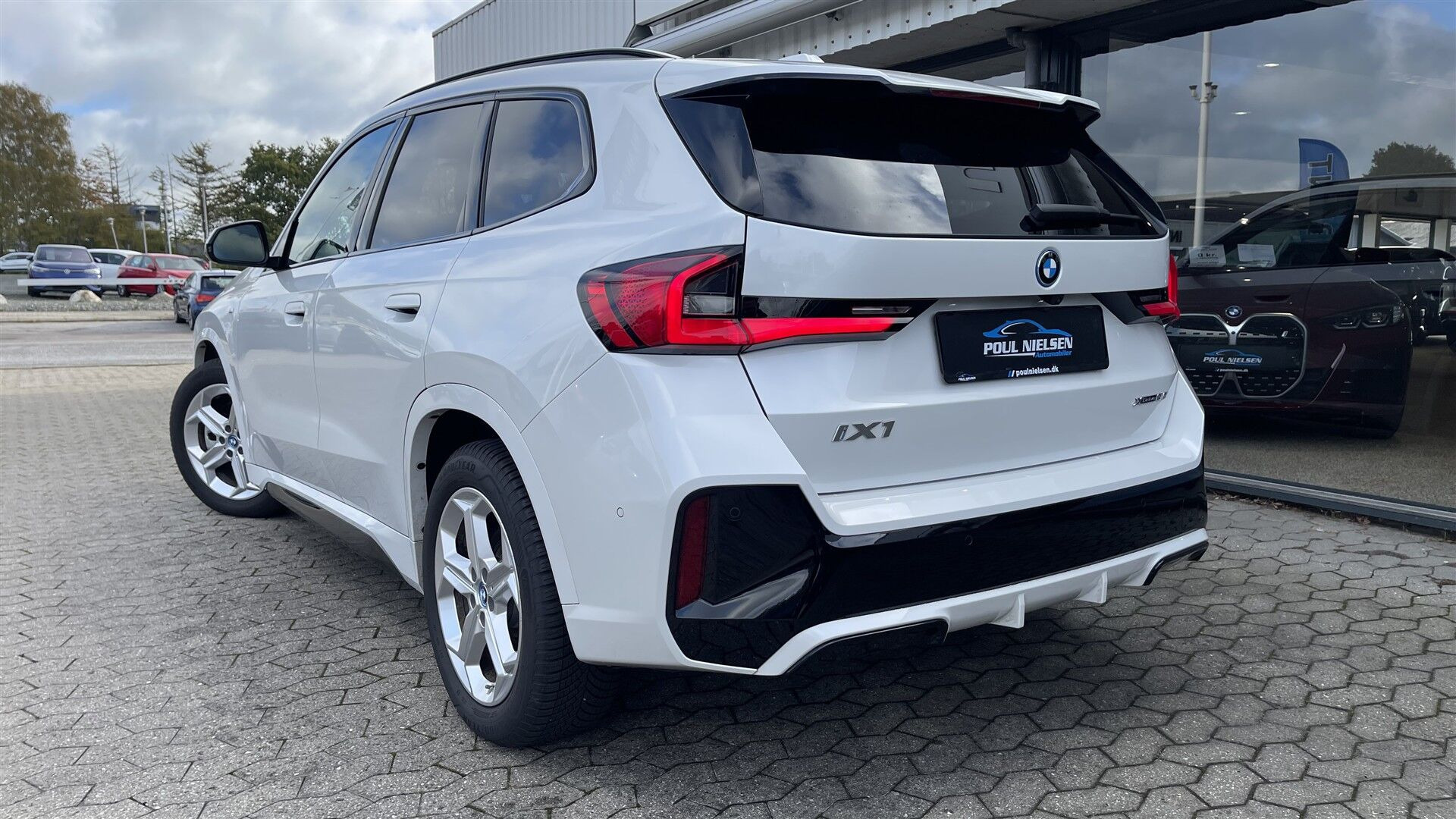 Hvid BMW iX1 fra 2024