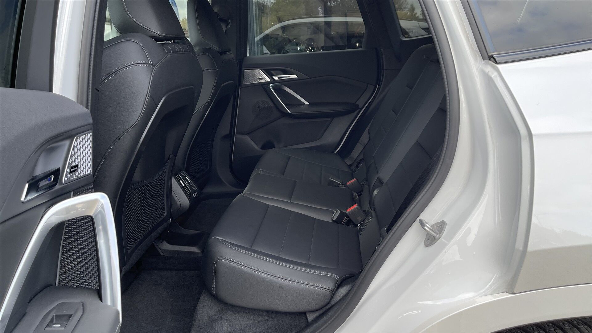 Hvid BMW iX1 fra 2024