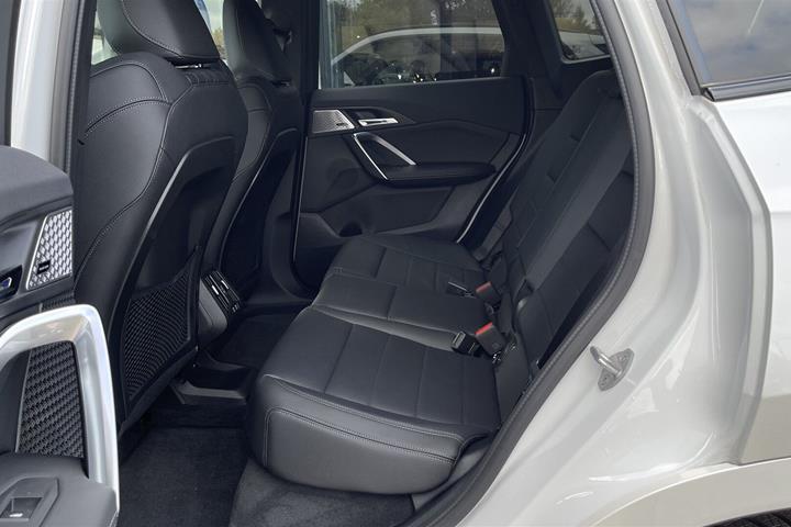 Hvid BMW iX1 fra 2024