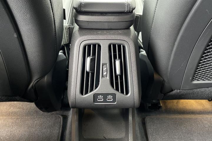Hvid BMW iX1 fra 2024